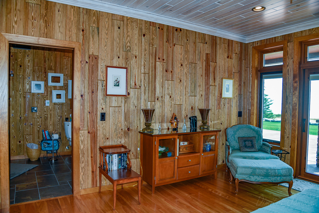 4 Great Paneling Wood Options for Your Log Cabin