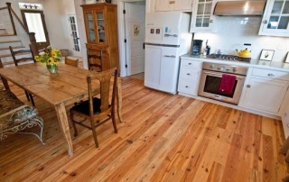 Pine floors stay in style