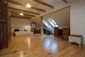 knotty pine flooring